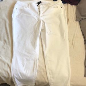 White denim ankle pants